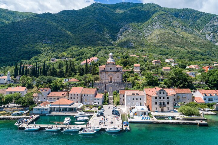 Hurtigbåttur i Kotorbukten, Montenegro, som besøker Perast og Vår Frue av Klippene, foto 12 | wizardtrip