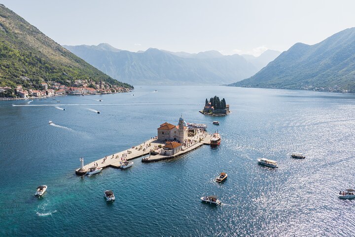 Hurtigbåttur i Kotorbukten, Montenegro, som besøker Perast og Vår Frue av Klippene, foto 30 | wizardtrip
