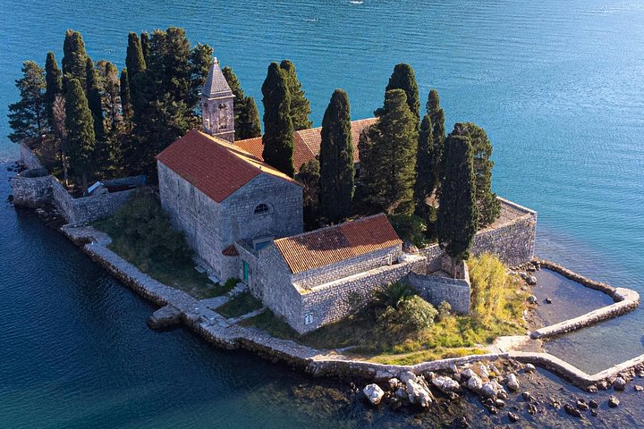 Hurtigbåttur i Kotorbukten, Montenegro, som besøker Perast og Vår Frue av Klippene, foto 37 | wizardtrip