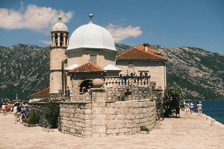 Hurtigbåttur i Kotorbukten, Montenegro, som besøker Perast og Vår Frue av Klippene, foto 38 | wizardtrip