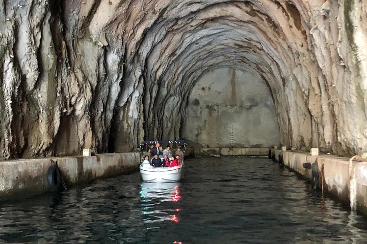 Tour en barco explorando la Cueva Azul, Nuestra Señora de las Rocas y la Bahía de Kotor en Kotor, Montenegro, foto 18 | wizardtrip