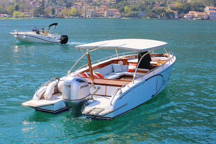 Tour en barco explorando la Cueva Azul, Nuestra Señora de las Rocas y la Bahía de Kotor en Kotor, Montenegro, foto 20 | wizardtrip
