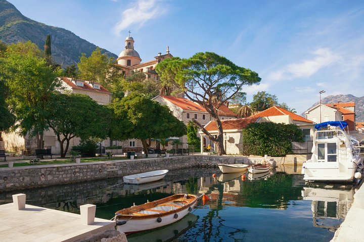 Tour en barco por la Bahía de Kotor, Montenegro, visitando la Cueva Azul, Nuestra Señora de las Rocas y la playa de Žanjic, foto 10 | wizardtrip
