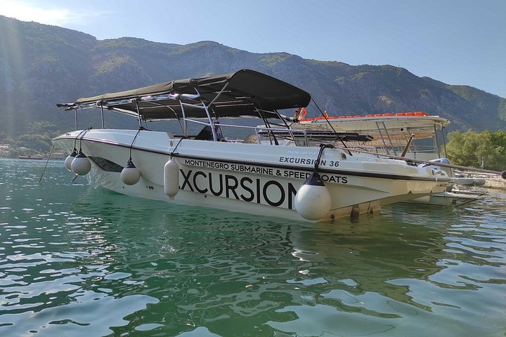 Tour en barco por la Bahía de Kotor, Montenegro, visitando la Cueva Azul, Nuestra Señora de las Rocas y la playa de Žanjic, foto 23 | wizardtrip