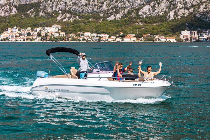 Tour en barco por la Bahía de Kotor, Montenegro, visitando la Cueva Azul, Nuestra Señora de las Rocas y la playa de Žanjic, foto 25 | wizardtrip
