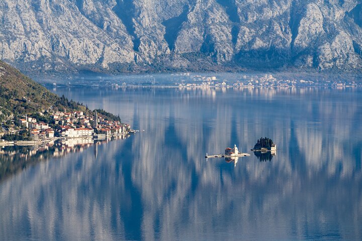 Tour en barco por la Bahía de Kotor, Montenegro, visitando la Cueva Azul, Nuestra Señora de las Rocas y la playa de Žanjic, foto 26 | wizardtrip