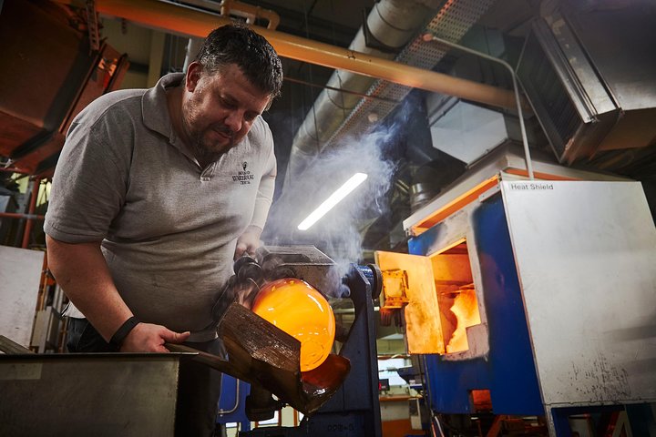 Visite guidée de l'usine et de la boutique de la Maison du Cristal de Waterford en Irlande, photo 6 | wizardtrip