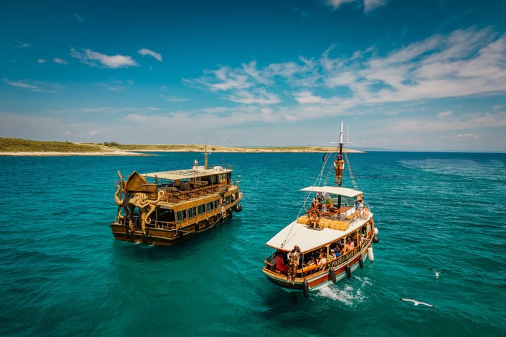 Medulin: All-Inclusive Pirate Boat Tour to Kamenjak Cave & Levan | wizardtrip