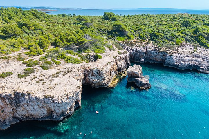 Excursion en bateau pirate tout compris à Pula, Croatie, explorant grottes, phares et îles, photo 6 | wizardtrip