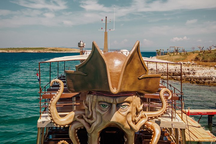 Excursion en bateau pirate tout compris à Pula, Croatie, explorant grottes, phares et îles, photo 8 | wizardtrip