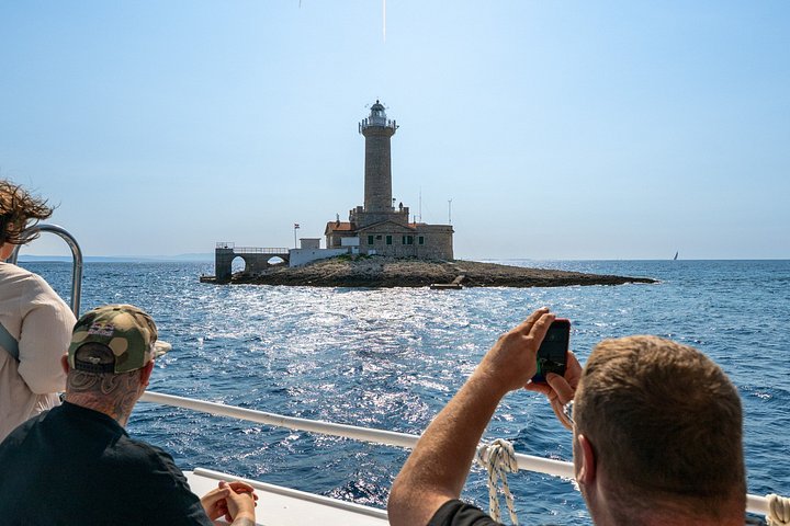 Excursion en bateau pirate tout compris à Pula, Croatie, explorant grottes, phares et îles, photo 13 | wizardtrip