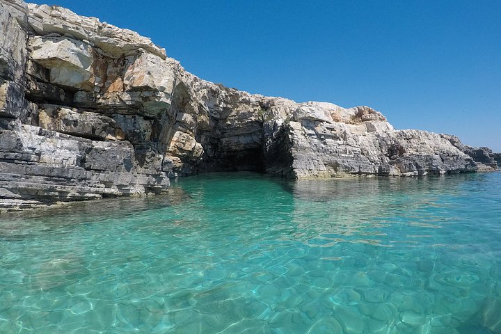 Excursion en bateau pirate tout compris à Pula, Croatie, explorant grottes, phares et îles, photo 19 | wizardtrip