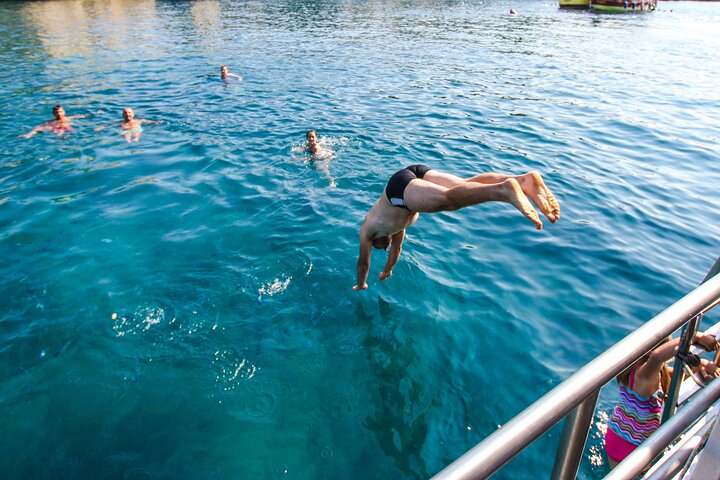 Excursion en bateau pirate tout compris à Pula, Croatie, explorant grottes, phares et îles, photo 27 | wizardtrip