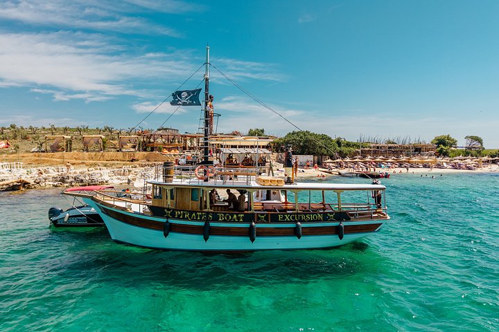 Excursion en bateau pirate tout compris à Pula, Croatie, explorant grottes, phares et îles, photo 29 | wizardtrip