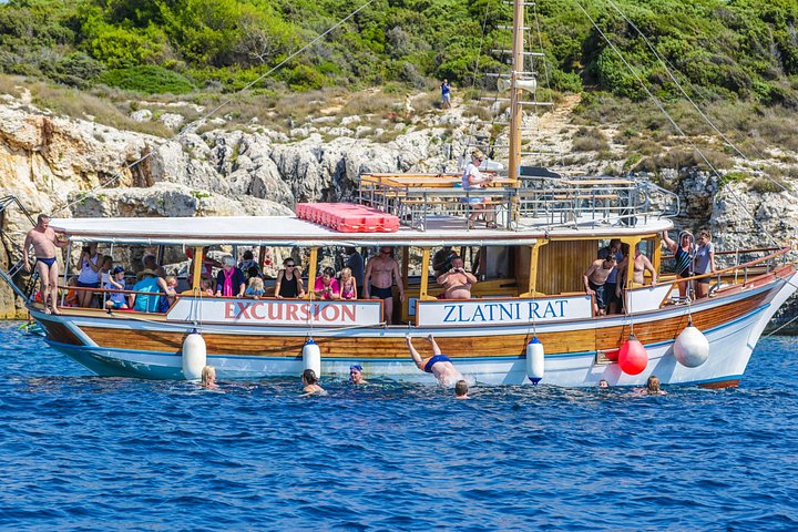 Excursion en bateau pirate tout compris à Pula, Croatie, explorant grottes, phares et îles, photo 34 | wizardtrip