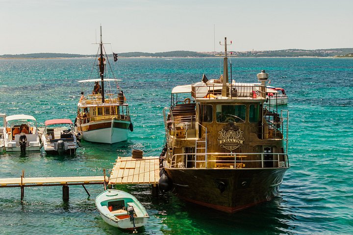 Excursion en bateau pirate tout compris à Pula, Croatie, explorant grottes, phares et îles, photo 48 | wizardtrip