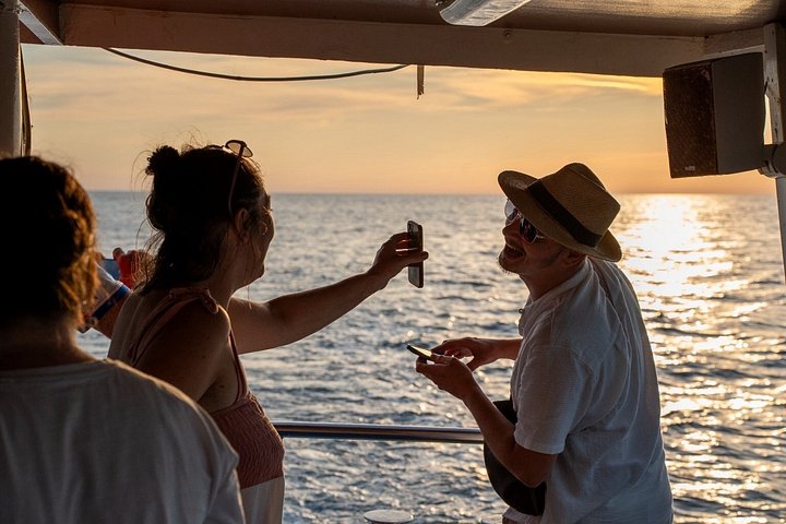 メドゥリンの夕日イルカクルーズ、カメンジャク岬とポレール灯台の景色、写真13 | wizardtrip