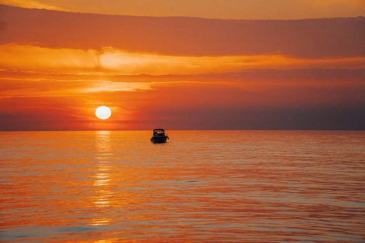 メドゥリンの夕日イルカクルーズ、カメンジャク岬とポレール灯台の景色、写真26 | wizardtrip