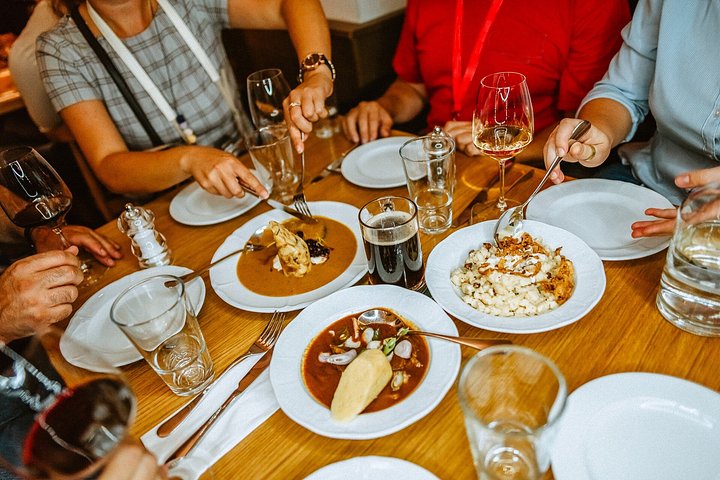 Eine geführte Food-Tour durch die Prager Altstadt mit lokalen Gerichten und Getränken, Foto 14 | wizardtrip
