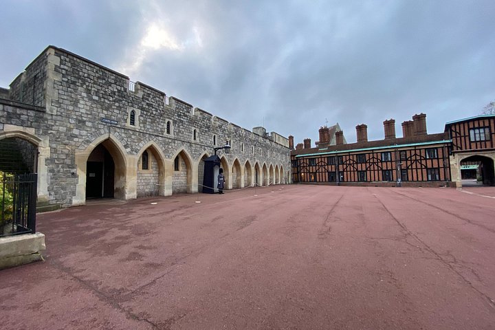 Private tour visiting Windsor Castle, Stonehenge, and the Roman Baths in Bath, England, photo 6 | wizardtrip