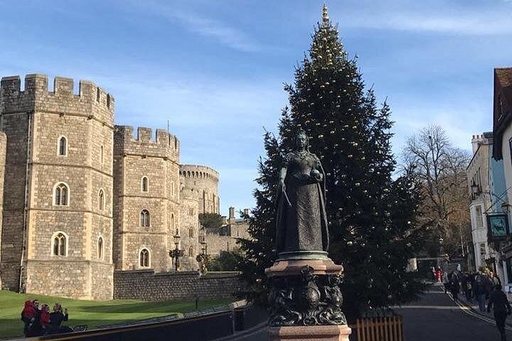 Private tour visiting Windsor Castle, Stonehenge, and the Roman Baths in Bath, England, photo 9 | wizardtrip