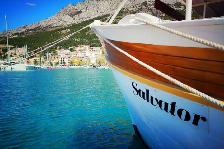 Sunset dolphin watching boat tour from Medulin, Croatia, with dinner and drinks, photo 21 | wizardtrip