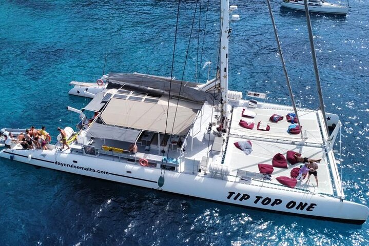 Croisière en Catamaran d'une Journée avec Déjeuner à Malte | wizardtrip