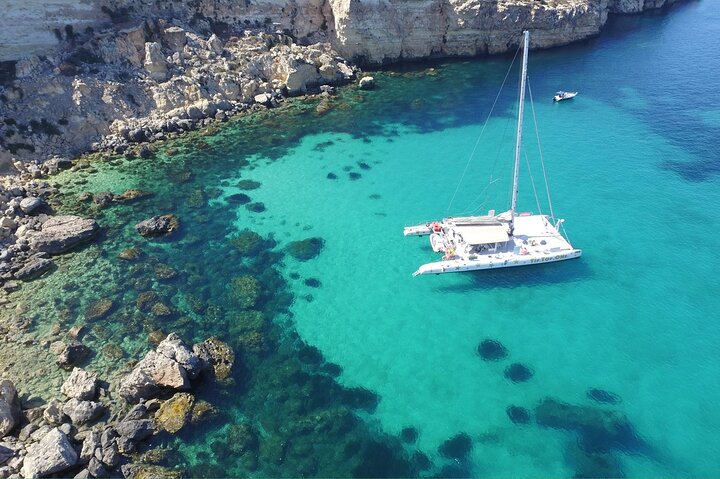 Catamaran cruise in Malta with swimming stops and scenic views, photo 2 | wizardtrip