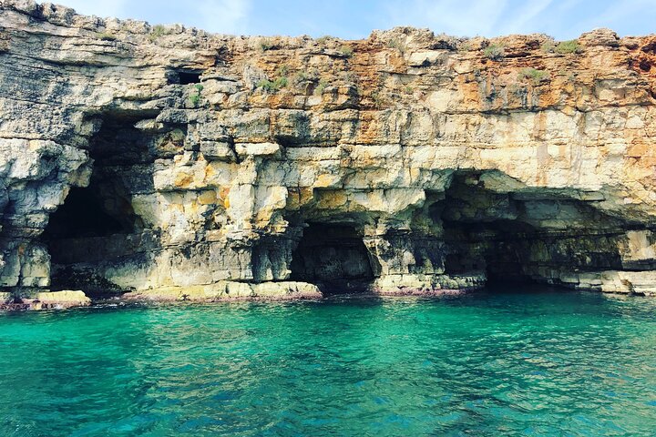 Excursion en bateau à Polignano a Mare : grottes, plongée et apéritif | wizardtrip