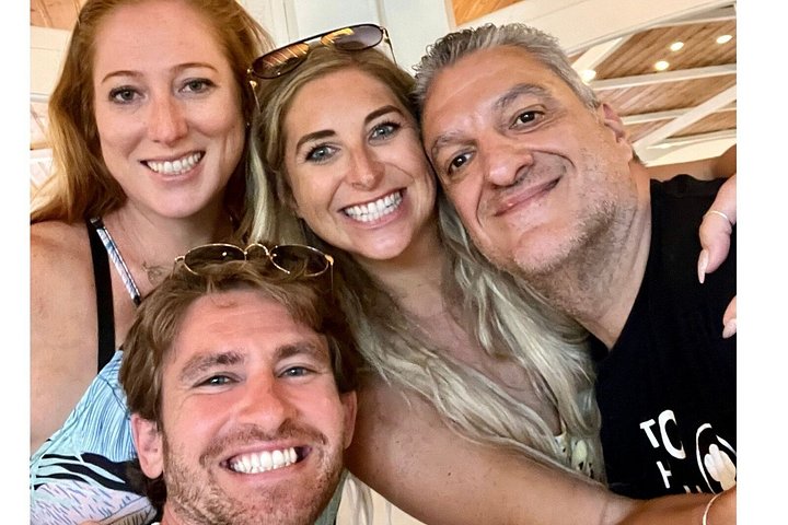 Praktisk græsk madlavningskursus på Santorini med en lokal kok, tilberedning af traditionelle retter og nydelse af vin, foto 11 | wizardtrip