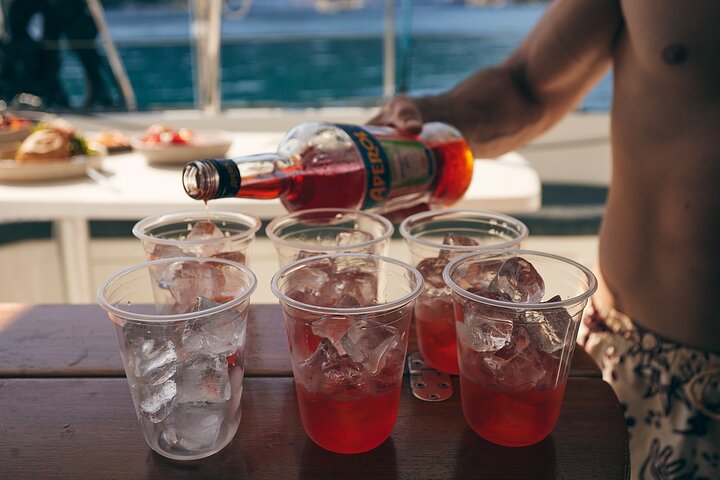 Semi-privé catamarantocht in Nafplio, Griekenland, met zwemmen, lokaal eten en schilderachtige uitzichten, foto 7 | wizardtrip