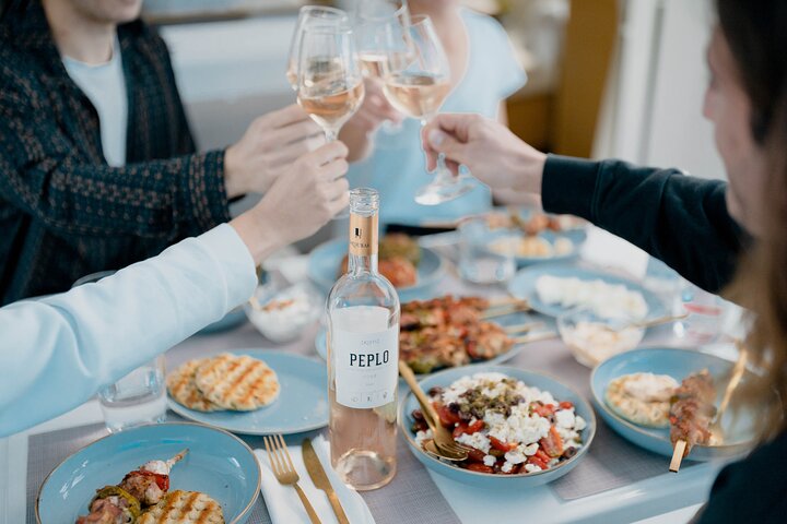 Semi-privé catamarantocht in Nafplio, Griekenland, met zwemmen, lokaal eten en schilderachtige uitzichten, foto 11 | wizardtrip