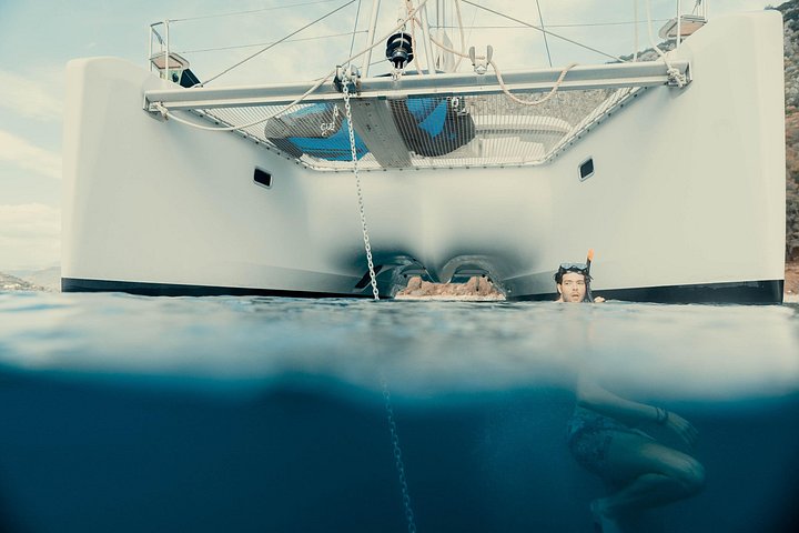 Semi-privé catamarantocht in Nafplio, Griekenland, met zwemmen, lokaal eten en schilderachtige uitzichten, foto 20 | wizardtrip