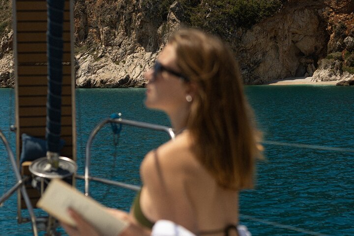 Semi-privé catamarantocht in Nafplio, Griekenland, met zwemmen, lokaal eten en schilderachtige uitzichten, foto 32 | wizardtrip