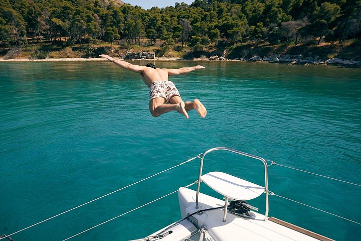 Semi-privé catamarantocht in Nafplio, Griekenland, met zwemmen, lokaal eten en schilderachtige uitzichten, foto 34 | wizardtrip