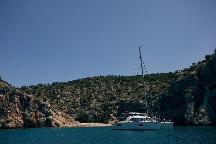 Semi-privé catamarantocht in Nafplio, Griekenland, met zwemmen, lokaal eten en schilderachtige uitzichten, foto 35 | wizardtrip