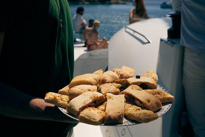 Semi-privé catamarantocht in Nafplio, Griekenland, met zwemmen, lokaal eten en schilderachtige uitzichten, foto 40 | wizardtrip