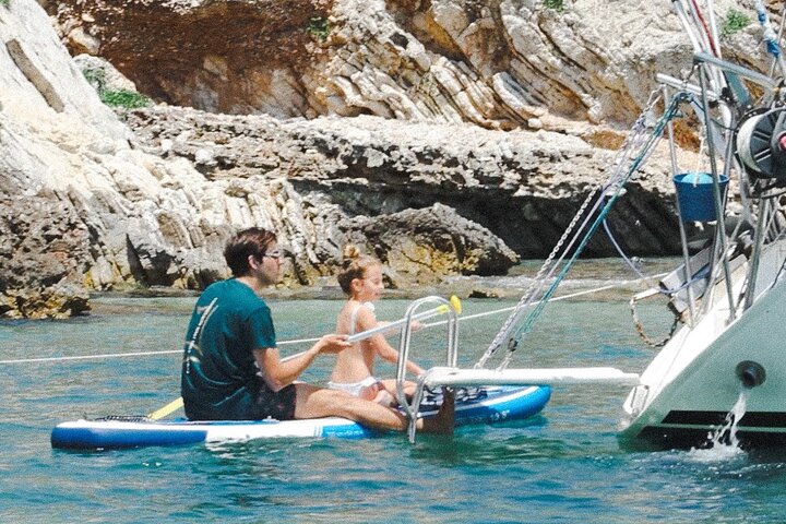 Semi-privé catamarantocht in Nafplio, Griekenland, met zwemmen, lokaal eten en schilderachtige uitzichten, foto 41 | wizardtrip