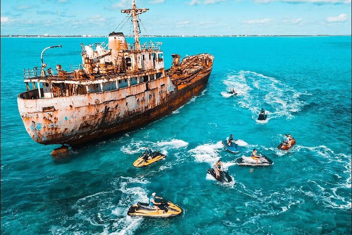 Jet Ski Aventure autour du navire La Famille et des îlots vierges | wizardtrip