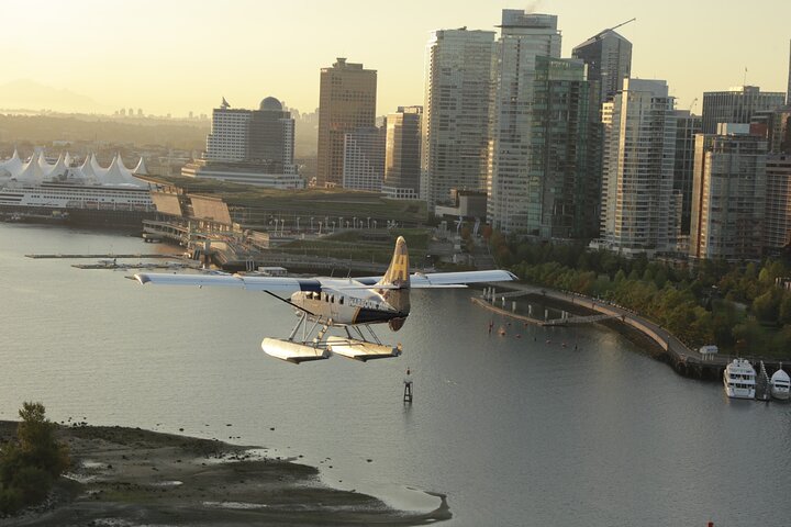 Panorama-Rundflug im Wasserflugzeug über Vancouver | wizardtrip