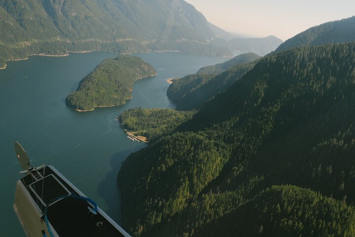 Panoramaflygning med sjöflygplan från Harbour Air över Vancouvers skyline, Stanley Park och berg, foto 13 | wizardtrip