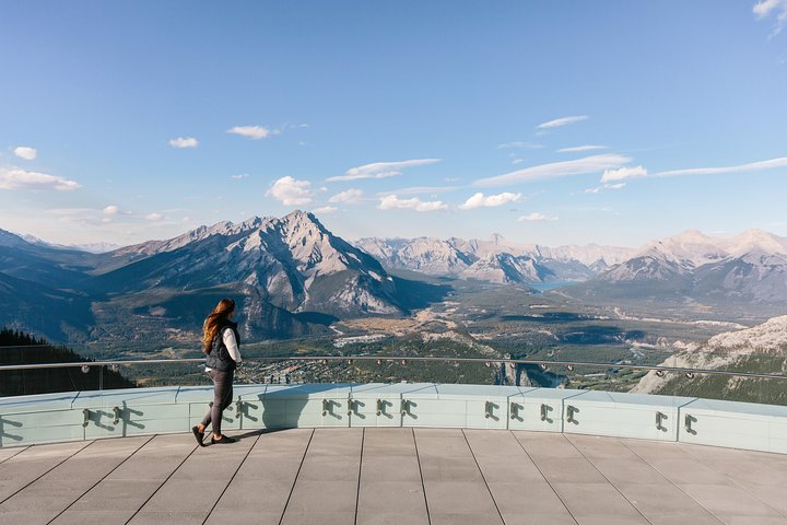 Trajet en téléphérique à Banff offrant des vues panoramiques sur le mont Sulphur et les Rocheuses canadiennes, photo 13 | wizardtrip