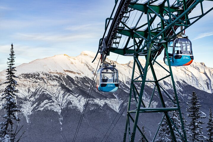 Trajet en téléphérique à Banff offrant des vues panoramiques sur le mont Sulphur et les Rocheuses canadiennes, photo 15 | wizardtrip