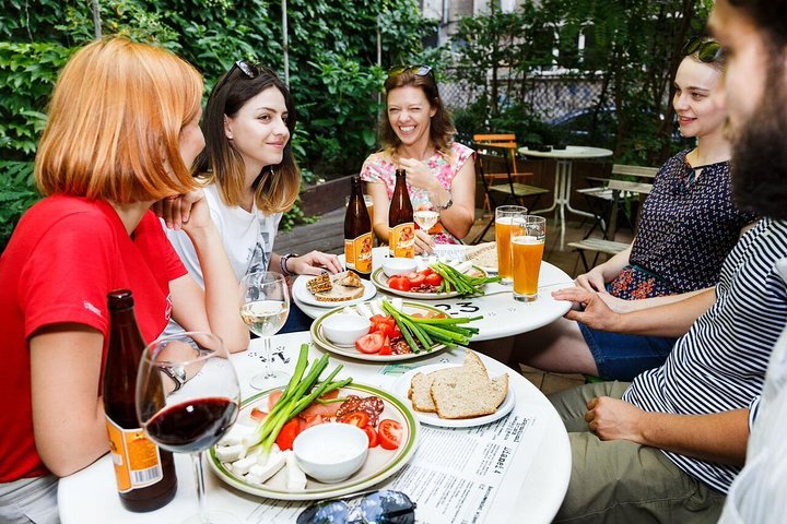 Bucharest Food Lovers Tour : Marchés, Dégustations & Lieux Secrets | wizardtrip