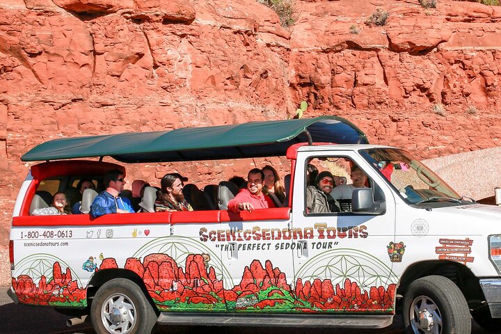 Tour panorâmico pelas formações de rocha vermelha e locais espirituais de Sedona em um veículo aberto, foto 8 | wizardtrip