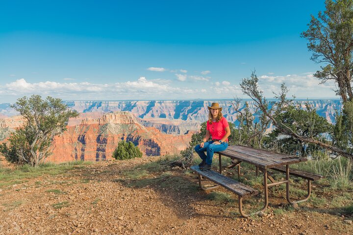 En guidet tur til Grand Canyons South Rim, der viser udsigtspunkter og historiske bygninger, foto 6 | wizardtrip