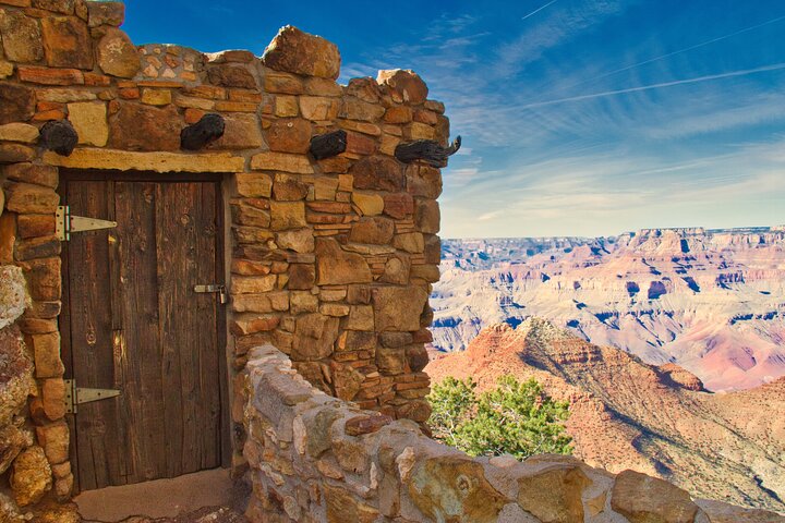 En guidet tur til Grand Canyons South Rim, der viser udsigtspunkter og historiske bygninger, foto 8 | wizardtrip
