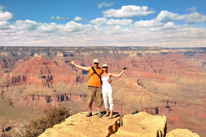 En guidet tur til Grand Canyons South Rim, der viser udsigtspunkter og historiske bygninger, foto 9 | wizardtrip