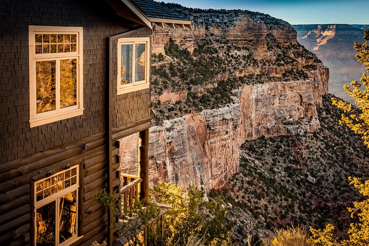 En guidet tur til Grand Canyons South Rim, der viser udsigtspunkter og historiske bygninger, foto 15 | wizardtrip
