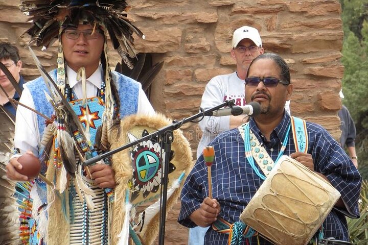 En guidet tur til Grand Canyons South Rim, der viser udsigtspunkter og historiske bygninger, foto 16 | wizardtrip